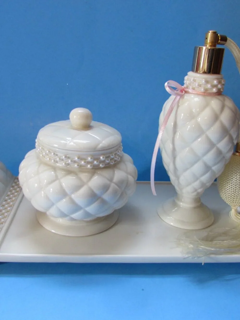 Avon pretty piece